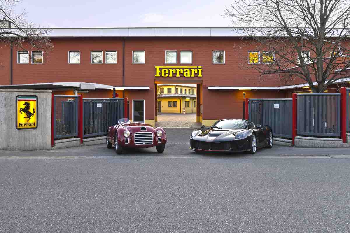 La facciata della sede principale di Maranello