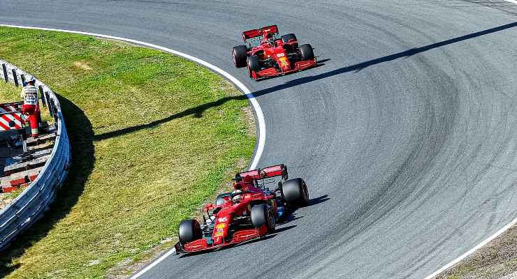 Charles Leclerc e Carlos Sainz in pista