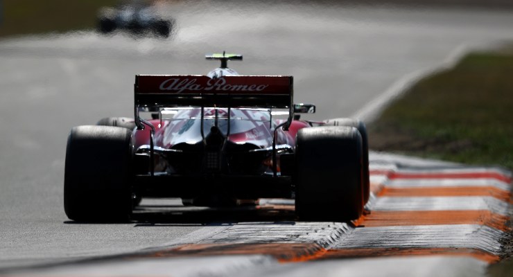 Antonio Giovinazzi in pista sulla Alfa Romeo al Gran Premio d'Olanda di F1 2021 a Zandvoort