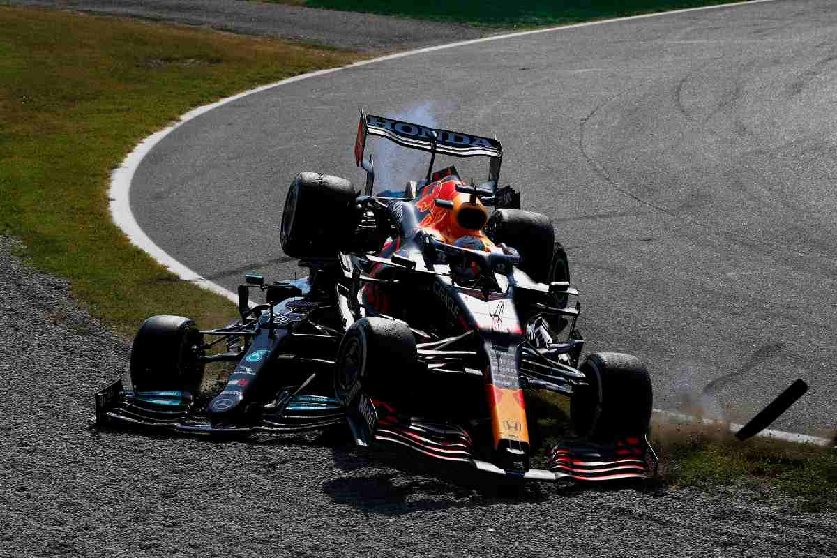 L'incidente tra Lewis Hamilton e Max Verstappen al Gran Premio d'Italia di F1 2021 a Monza