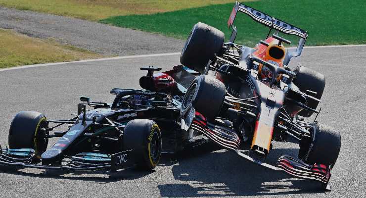 L'incidente tra Lewis Hamilton e Max Verstappen al Gran Premio d'Italia di F1 2021 a Monza