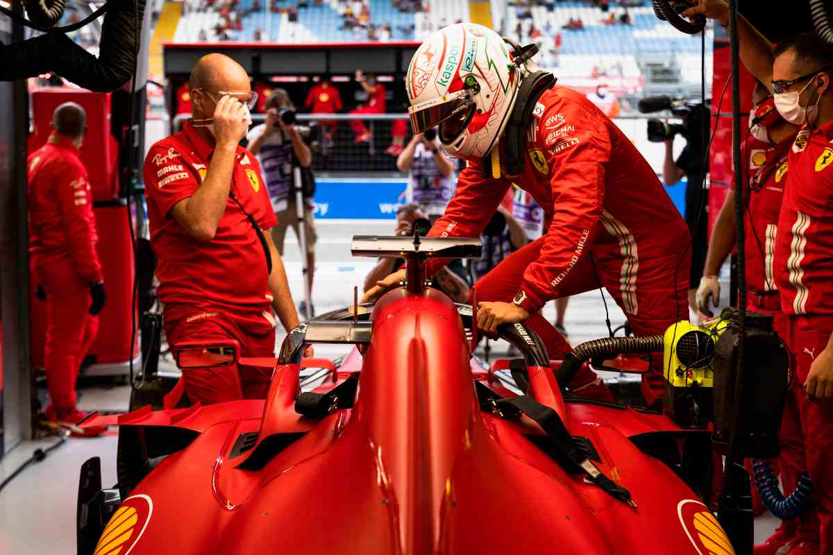 Charles Leclerc ai box del Gran Premio d'Italia di F1 2021 a Monza