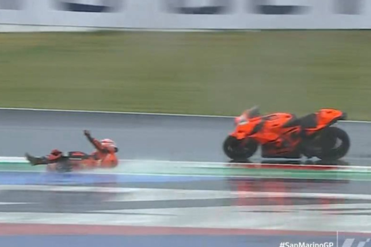 La caduta di Iker Lecuona durante le prove libere del Gran Premio di San Marino di MotoGP 2021 a Misano Adriatico
