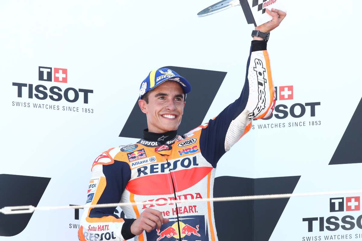 Marc Marquez sul podio del Gran Premio di Aragon di MotoGP 2021 ad Alcaniz