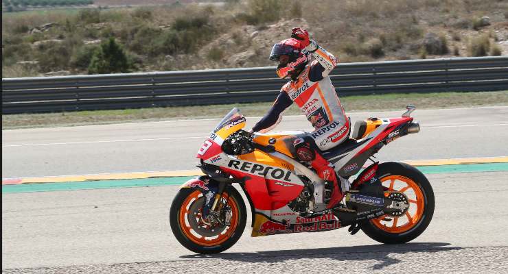 Marc Marquez in pista sulla Honda al Gran Premio di Aragon di MotoGP 2021 ad Alcaniz