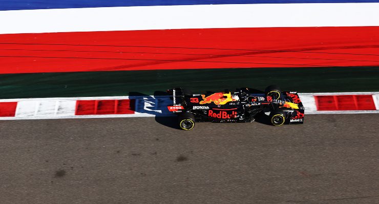 Max Verstappen in pista nel Gran Premio di Russia di F1 2021 a Sochi