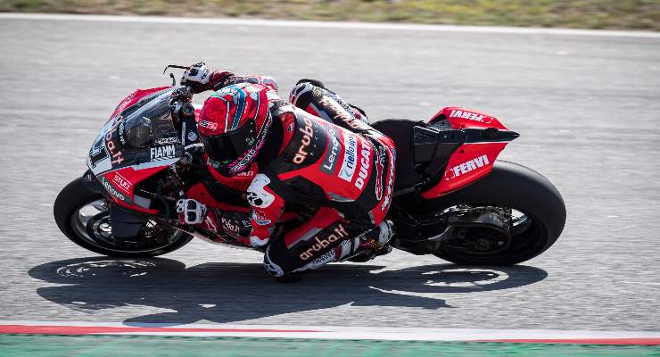 Michael Rinaldi in pista nella gara di Superbike a Barcellona