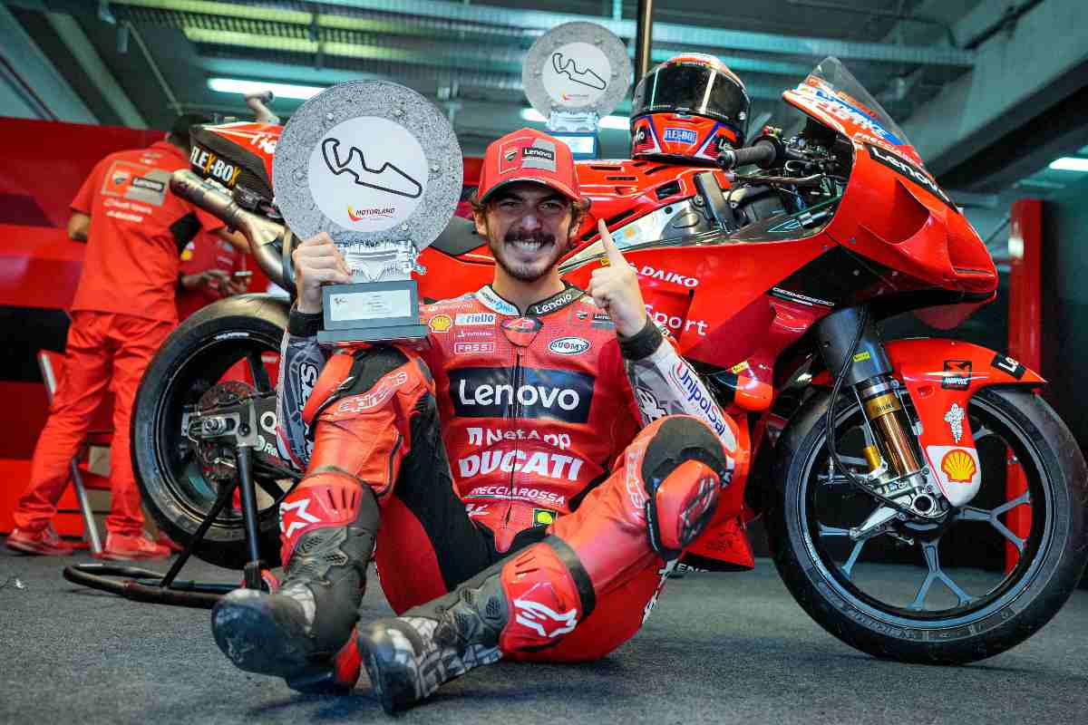 Pecco Bagnaia festeggia la vittoria al Gran Premio di Aragon di MotoGP 2021 ad Alcaniz