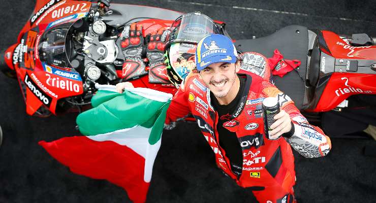 Pecco Bagnaia festeggia la vittoria al Gran Premio di San Marino di MotoGP 2021 a Misano Adriatico
