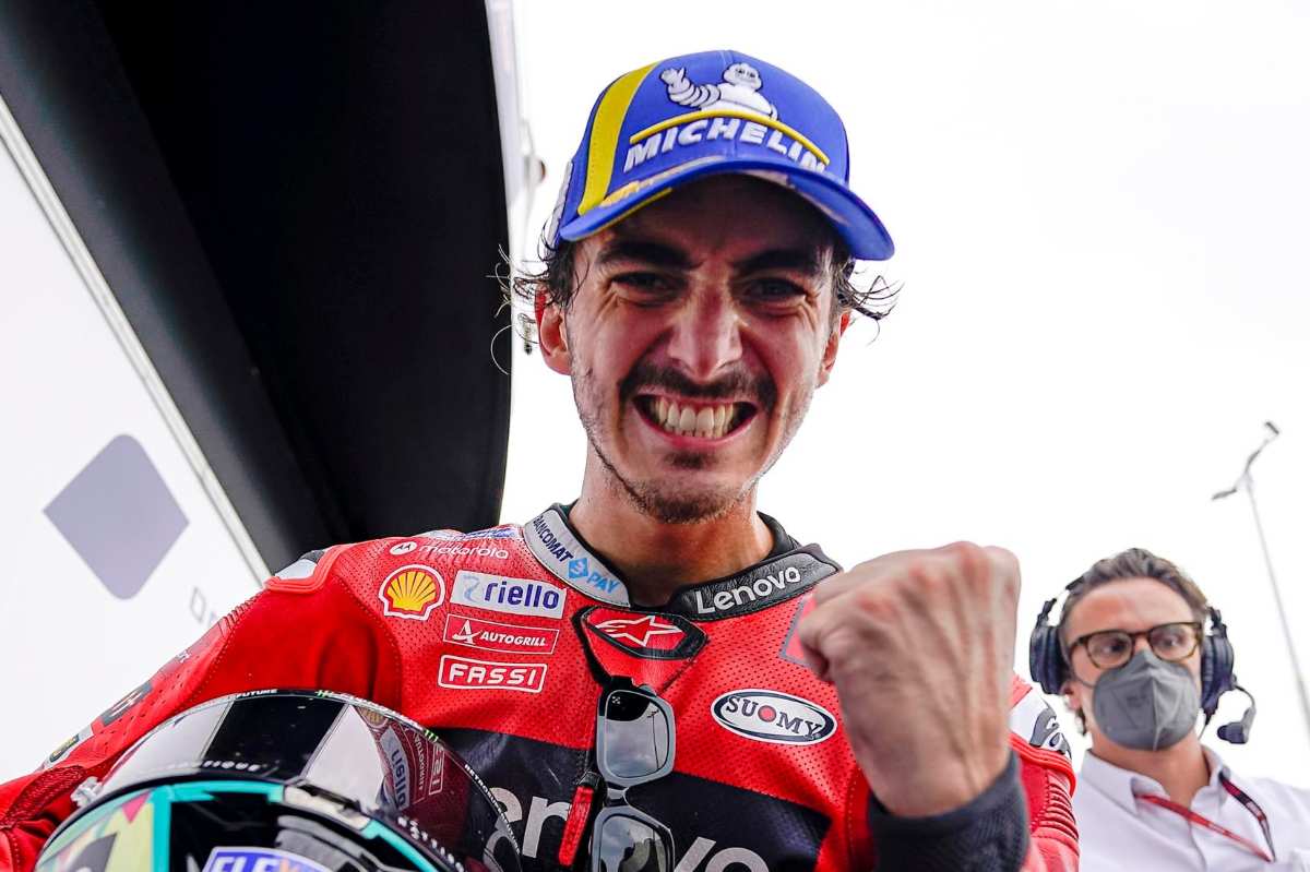 Pecco Bagnaia nel parco chiuso dopo la vittoria al Gran Premio di San Marino di MotoGP 2021 a Misano Adriatico