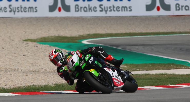 Jonathan Rea sulla Kawasaki nel Mondiale Superbike a Barcellona