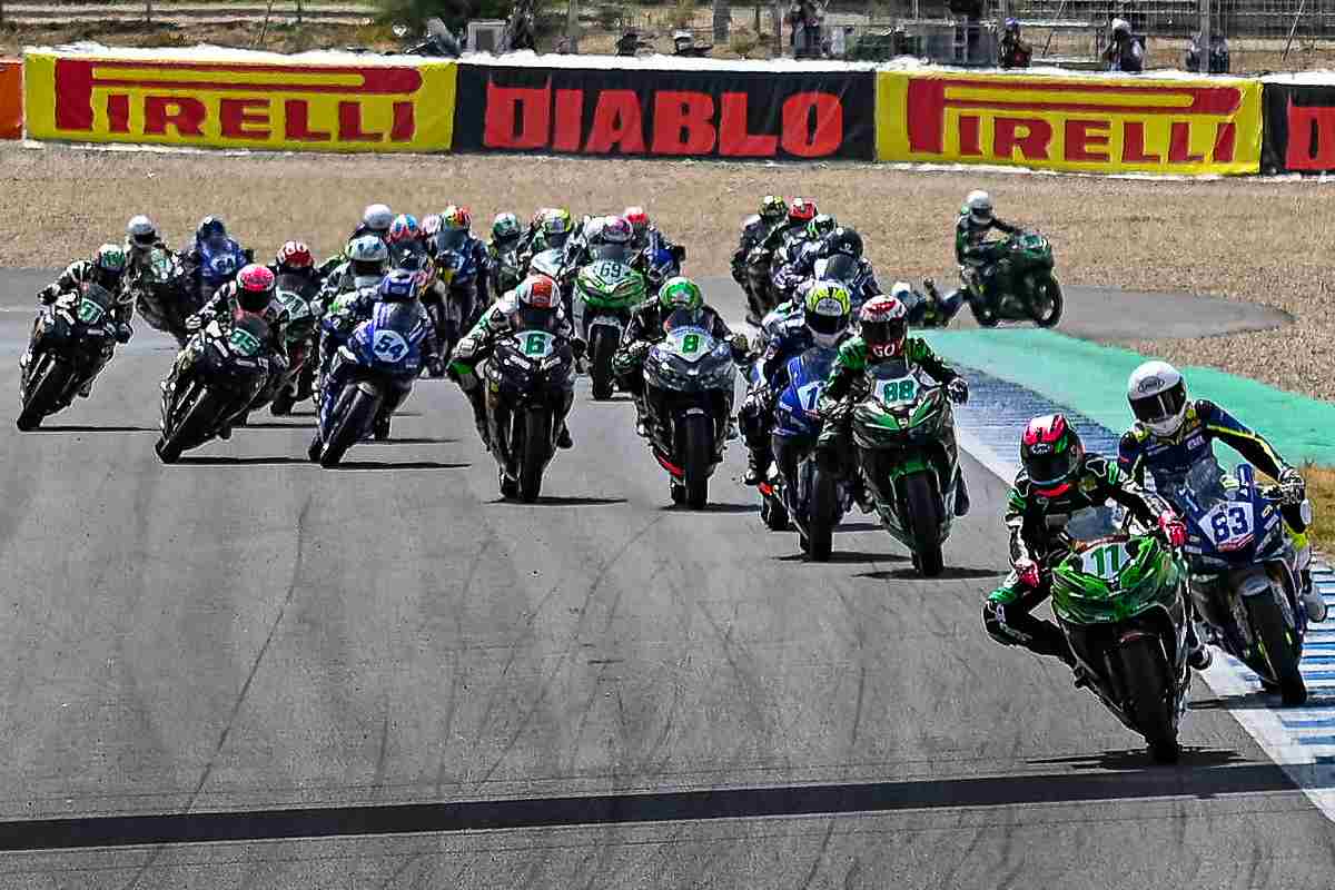 Una fase di gara del campionato Supersport 300