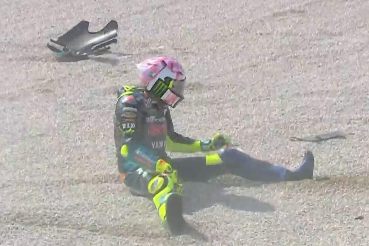 La caduta di Valentino Rossi durante le qualifiche del Gran Premio di San Marino a Misano Adriatico