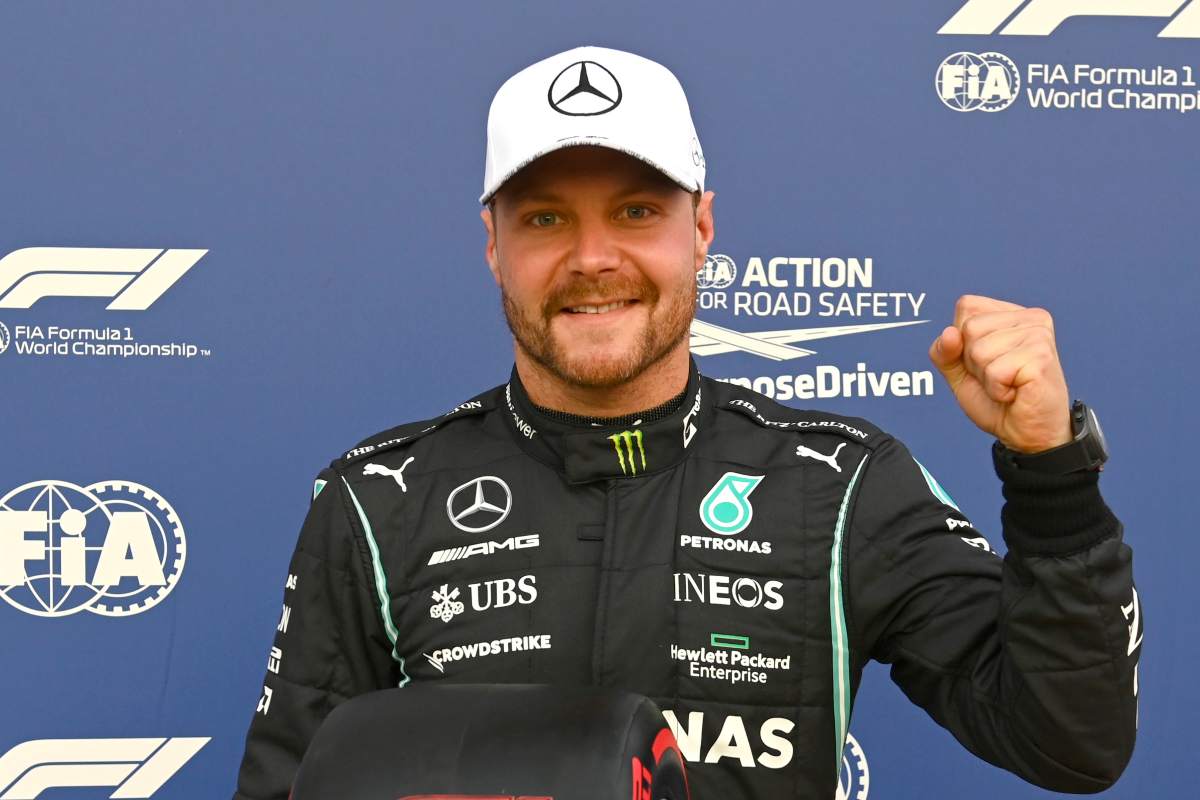 Valtteri Bottas festeggia la pole position al Gran Premio d'Italia di F1 2021 a Monza