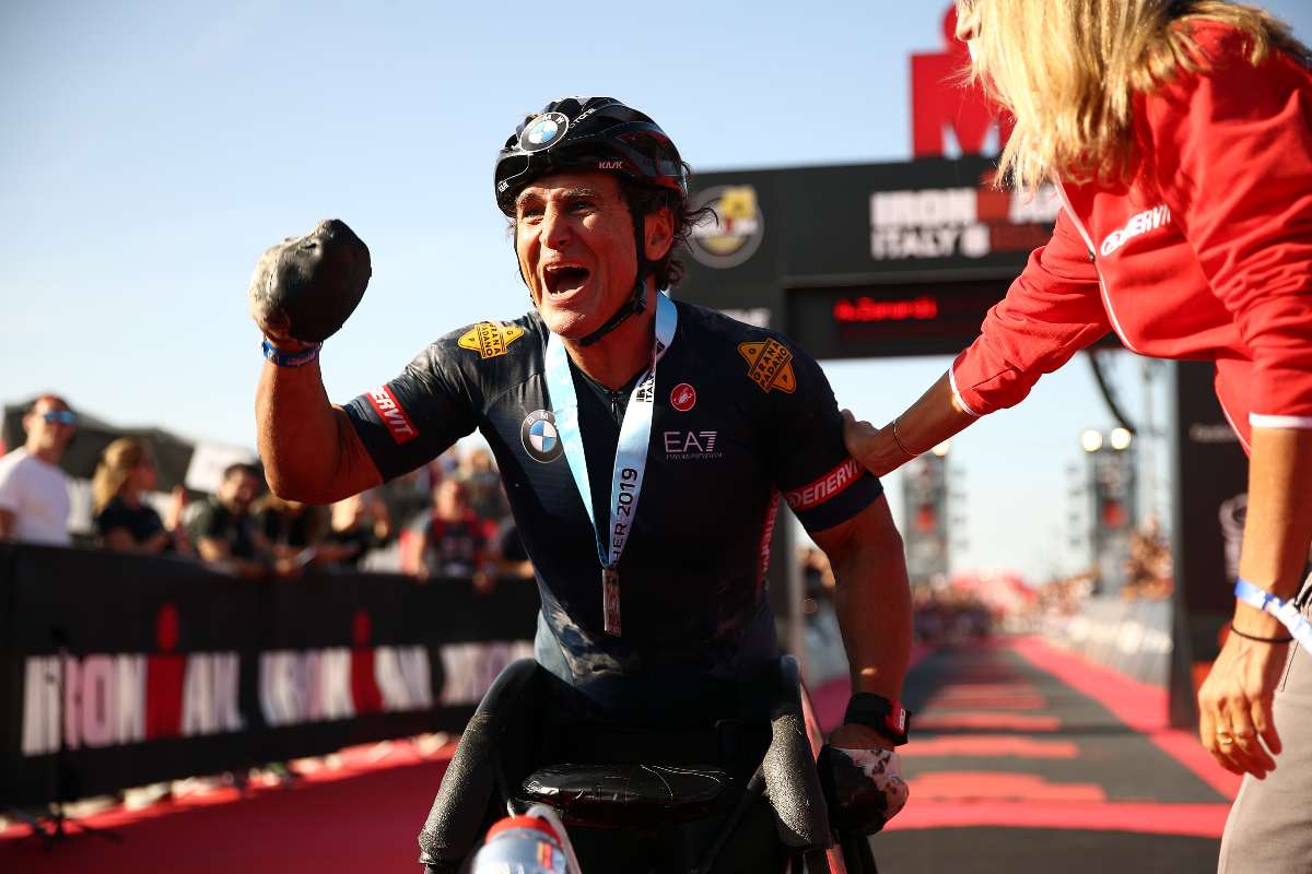 Alex Zanardi in una gara di triathlon (Foto di Bryn Lennon/Getty Images for IRONMAN)