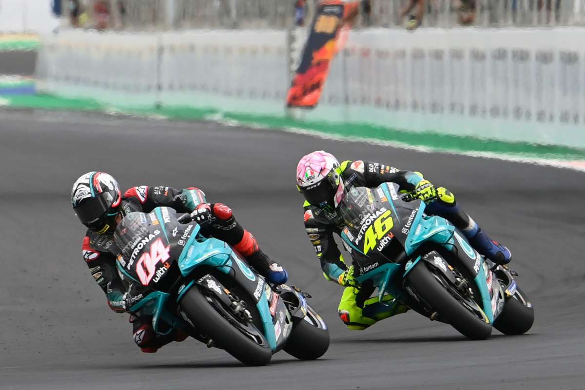 Dovizioso e Rossi in pista (Foto Petronas)