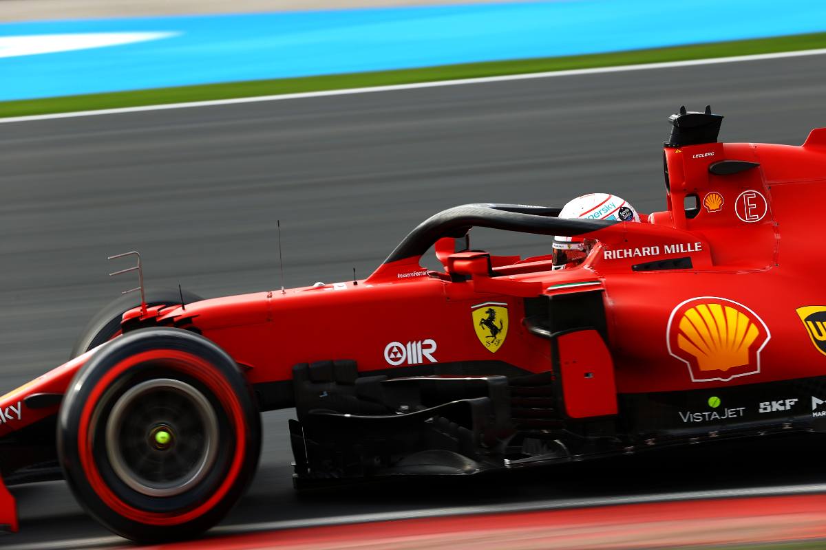 Leclerc in pista con la SF21 (Foto di Bryn Lennon/Getty Images)