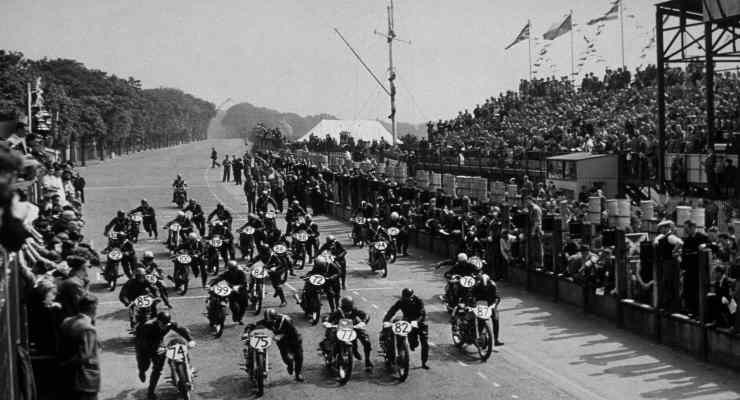 Un Gp nell'annata 1949 (Foto di Fox Photos/Getty Images)