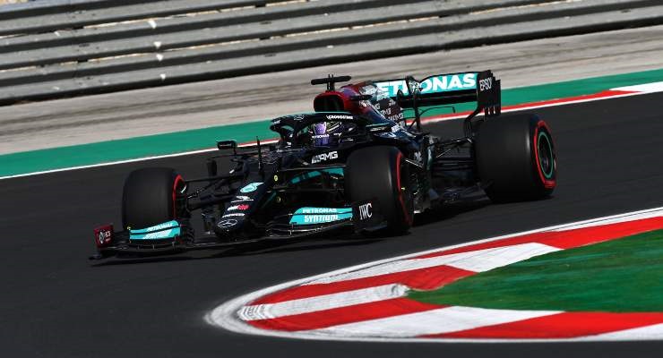 Lewis Hamilton in pista (Foto di Dan Mullan/Getty Images)