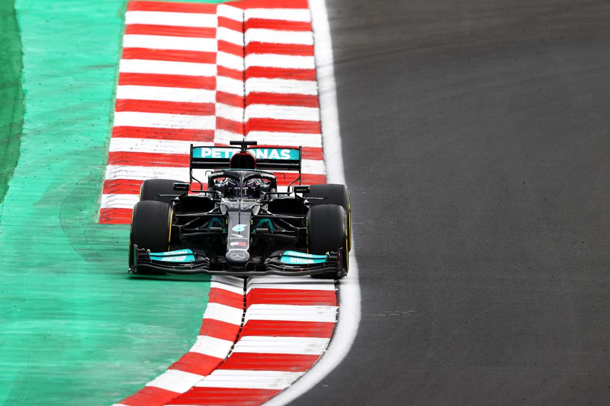 Lewis Hamilton, il migliore in qualifica in Turchia (Foto di Bryn Lennon/Getty Images) 