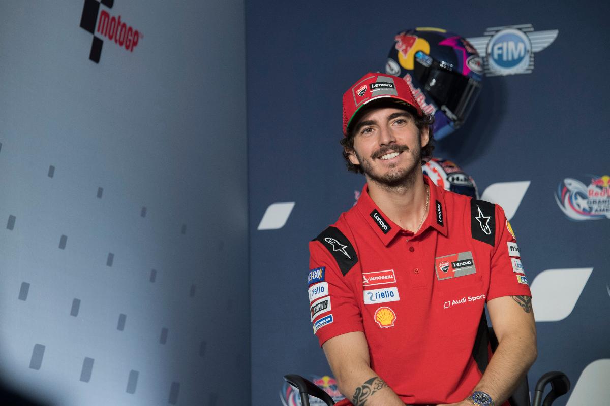 Pecco Bagnaia davanti ai giornalisti (Foto di Mirco Lazzari gp/Getty Images)