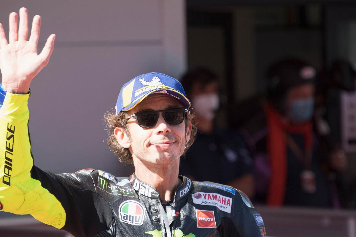 Valentino Rossi saluta il pubblico (Foto di Mirco Lazzari gp/Getty Images)