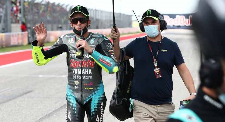 Valentino Rossi in pit lane (Foto Petronas)