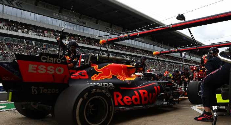 Pit stop per Verstappen a Sochi (Foto di Mark Thompson/Getty Images)