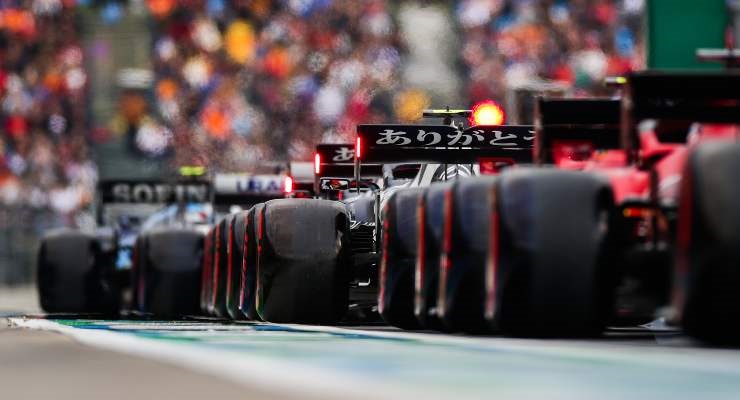 Le monoposto in pit lane (Foto di Peter Fox/Getty Images)