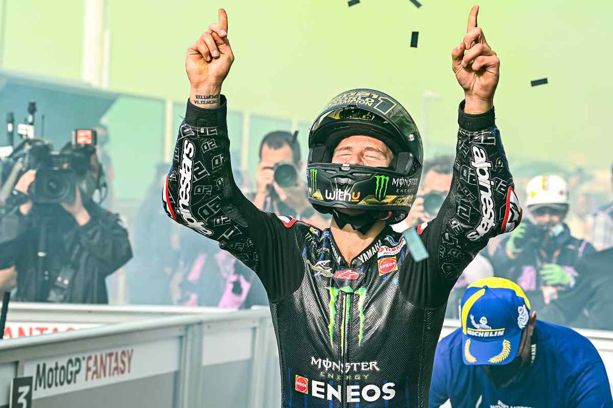 Fabio Quartararo festeggia il Mondiale vinto al Gran Premio dell'Emilia Romagna di MotoGP 2021 a Misano Adriatico
