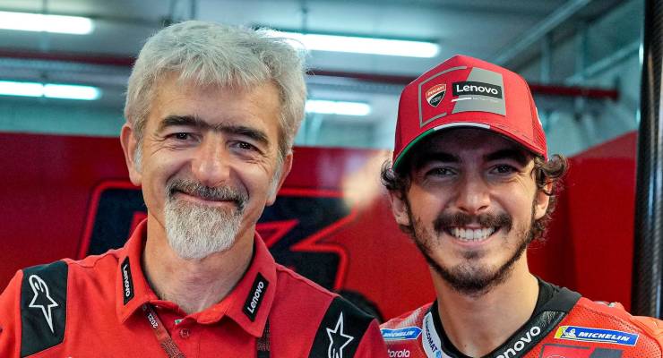 Il direttore generale Gigi Dall'Igna con il suo pilota Pecco Bagnaia