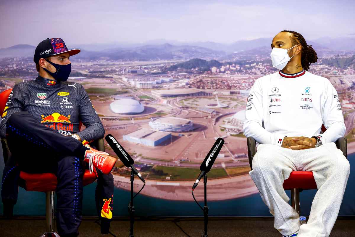 Max Verstappen e Lewis Hamilton