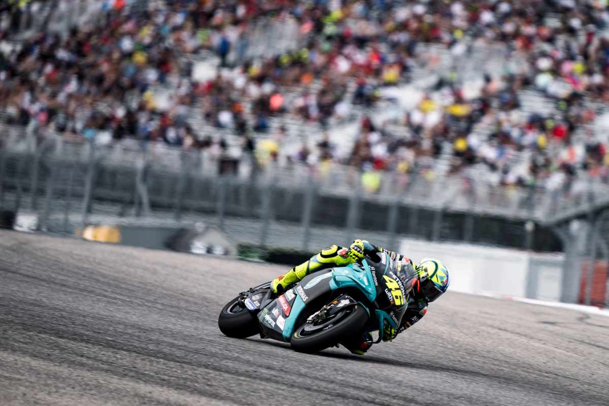 Valentino Rossi in pista sulla Yamaha Petronas