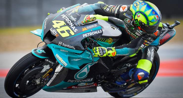 Valentino Rossi in pista sulla Yamaha Petronas (Foto Dorna)