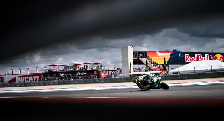 Valentino Rossi in pista sulla Yamaha Petronas