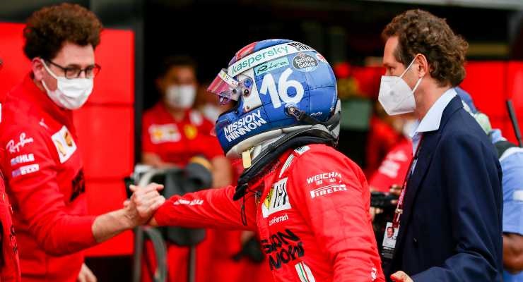 Binotto con Leclerc e John Elkann (foto di Peter Fox/Getty Images)