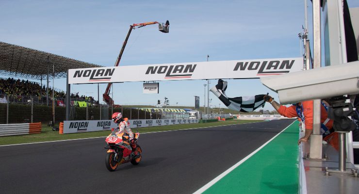 Marquez esulta al traguardo (Foto Getty Images)