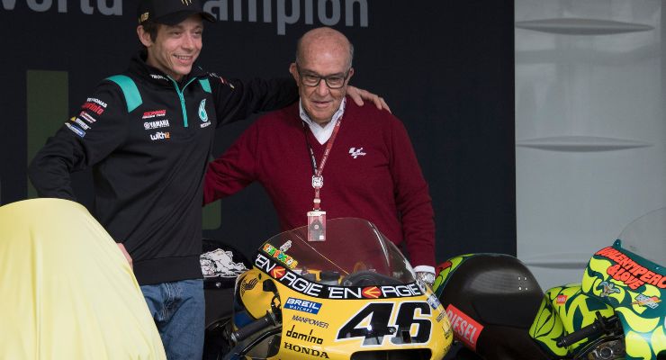 Valentino Rossi insieme a Carmelo Ezpeleta (Foto Getty Images)