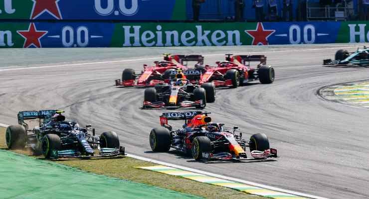 Hamilton e Verstappen in lotta (foto di Peter Fox/Getty Images)