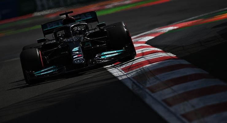 Lewis Hamilton in pista in Messico (Foto di Clive Mason/Getty Images)