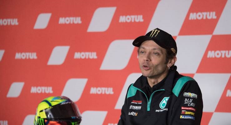 Valentino Rossi durante l'ultima conferenza stampa (foto di Mirco Lazzari gp/Getty Images)