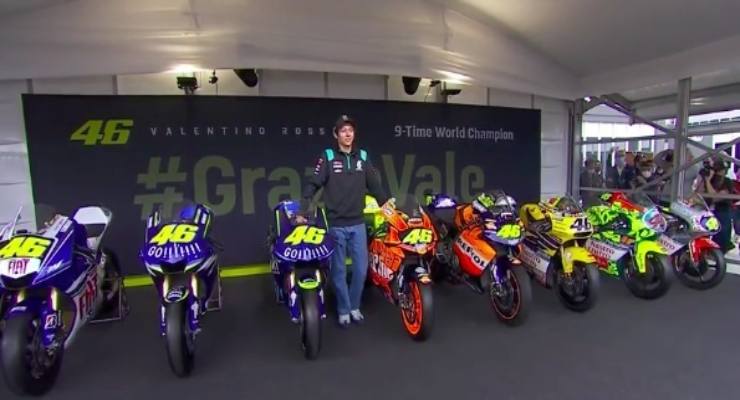Valentino Rossi con le sue moto "mondiali" a Valencia