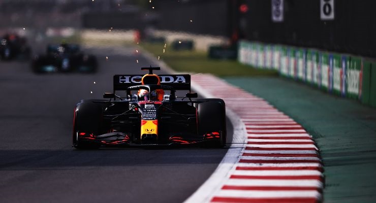 Max Verstappen durante le qualifiche in Messico (Foto di Lars Baron/Getty Images)