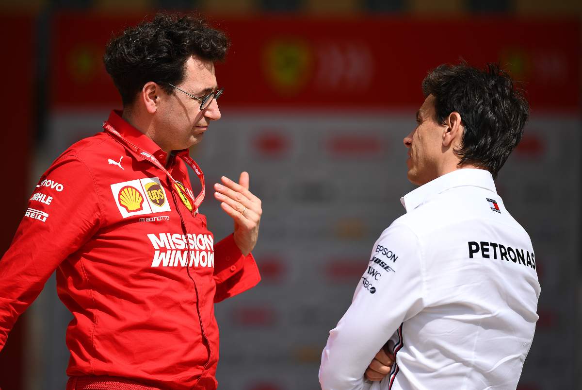 Il team principal della Ferrari, Mattia Binotto, con quello della Mercedes, Toto Wolff