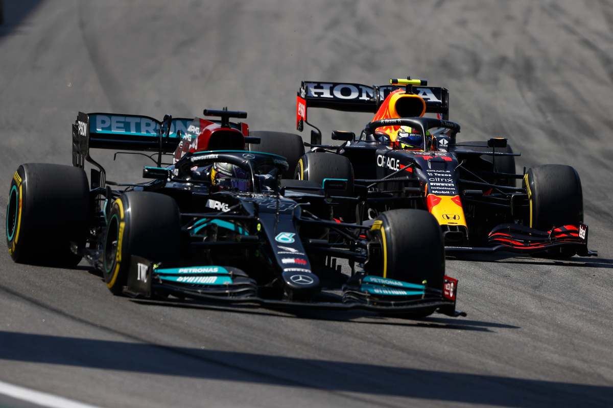 Lewis Hamilton e Max Verstappen in lotta al Gran Premio del Brasile di F1 2021 a San Paolo