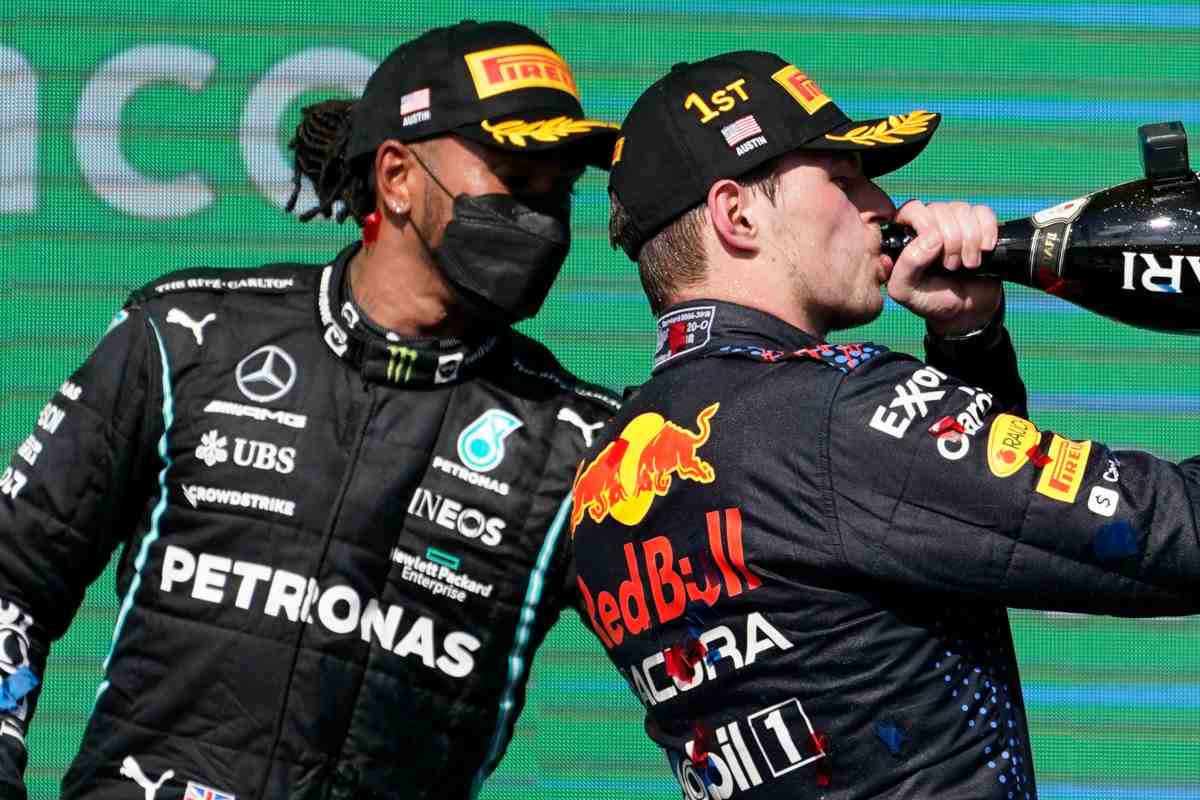 Lewis Hamilton e Max Verstappen