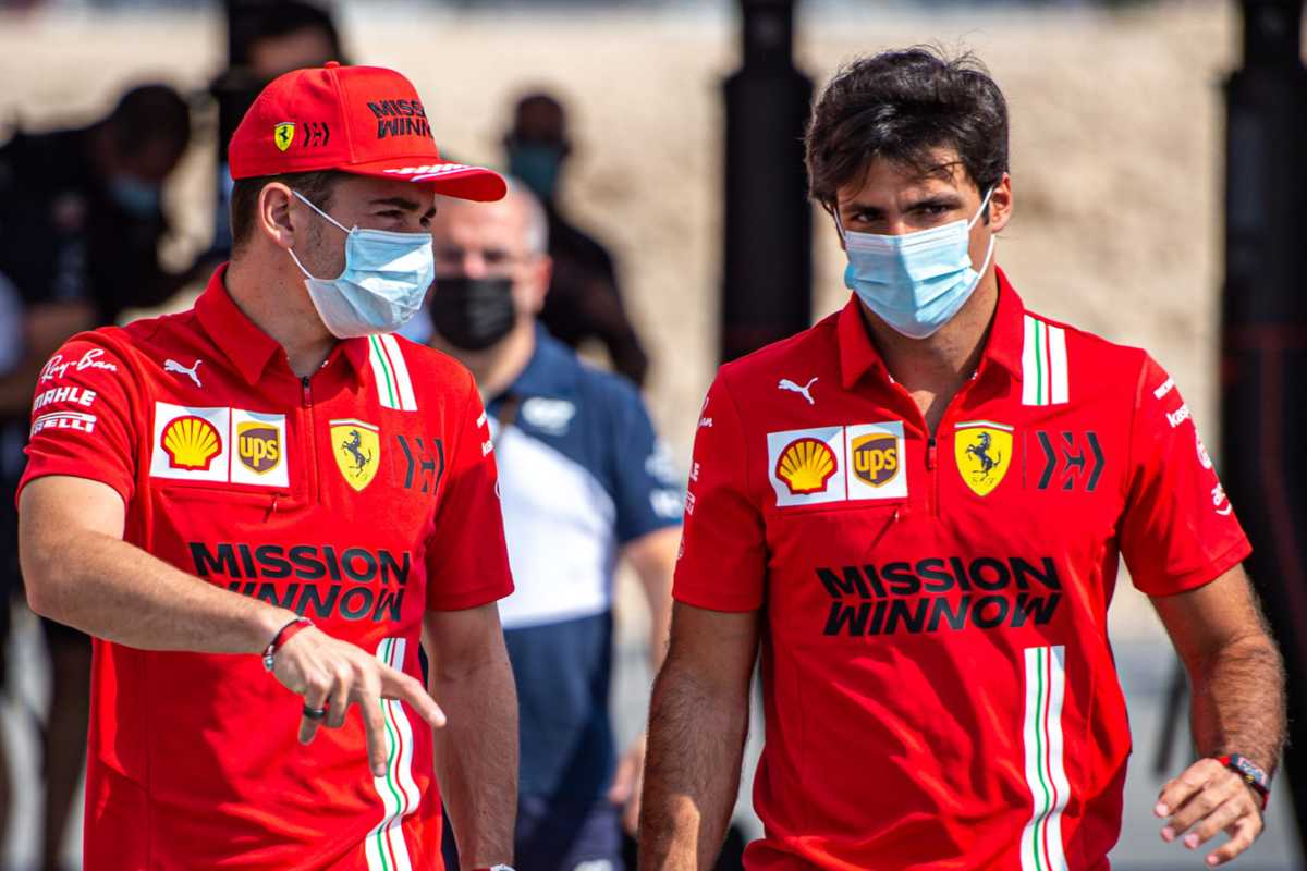 Charles Leclerc e Carlos Sainz nel paddock del Gran Premio del Qatar di F1 2021 a Losail