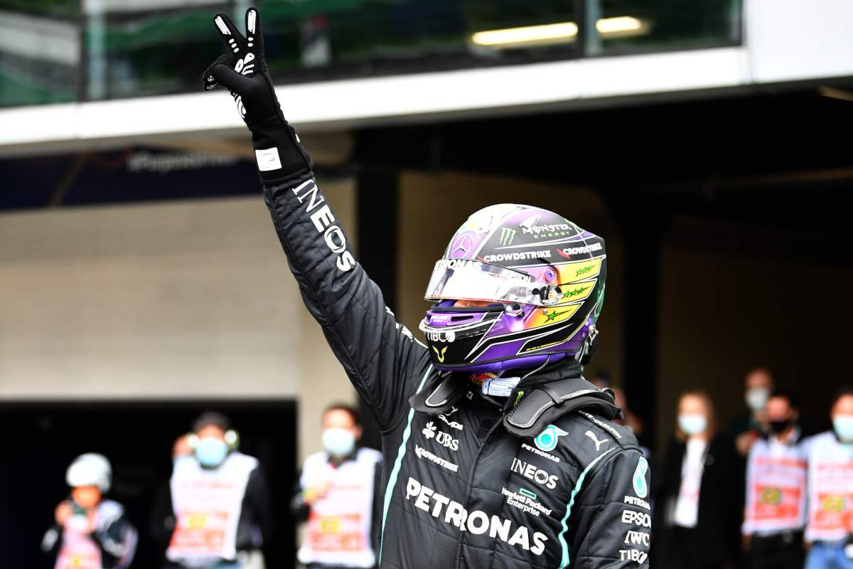 Lewis Hamilton nel parco chiuso del Gran Premio del Brasile di F1 2021 a San Paolo dopo le qualifiche