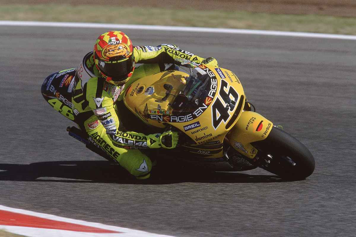 Valentino Rossi nel 2001 (Mandatory Credit: Pascal Rondeau /Allsport)