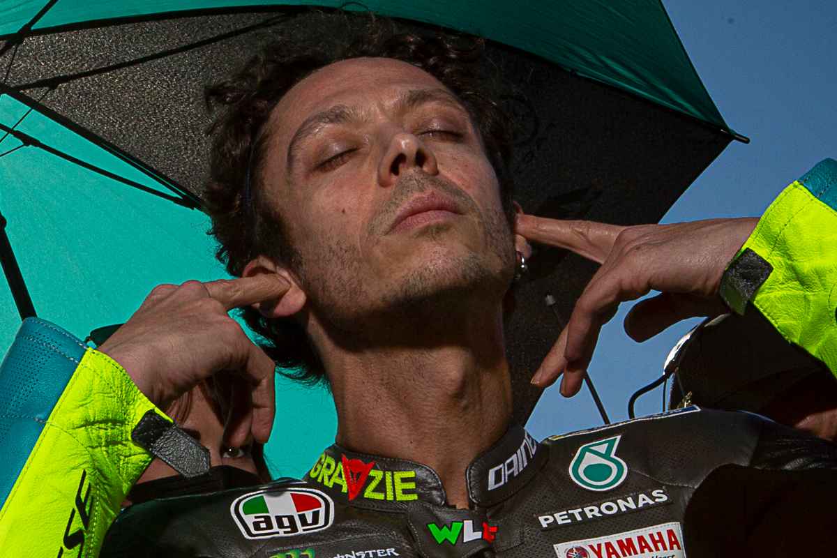 Valentino Rossi sulla griglia di partenza dell'ultimo Gran Premio a Valencia di MotoGP 2021